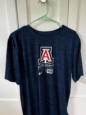 Arizona Wildcats Nike Navy Tee DriFit Men's L. Never been worn